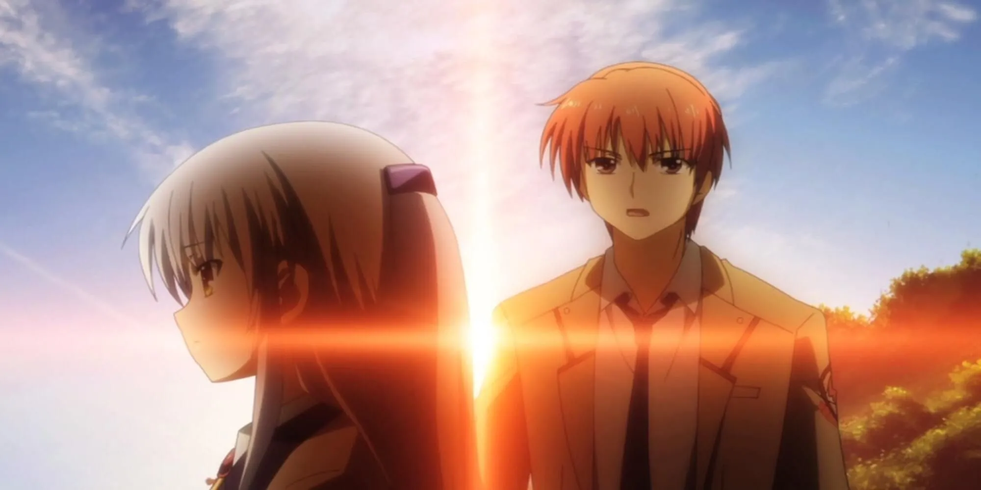 Kanade và Otonashi trong Angel Beats! nhìn nhau dưới ánh mặt trời