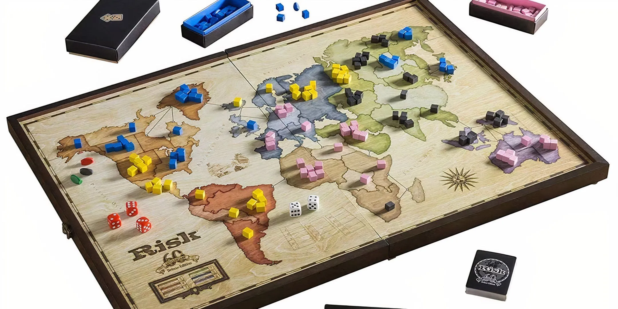 Bảng game Risk với các quân cờ chiến lược trên bản đồ thế giới, minh họa tình huống thiếu mảnh chơi.