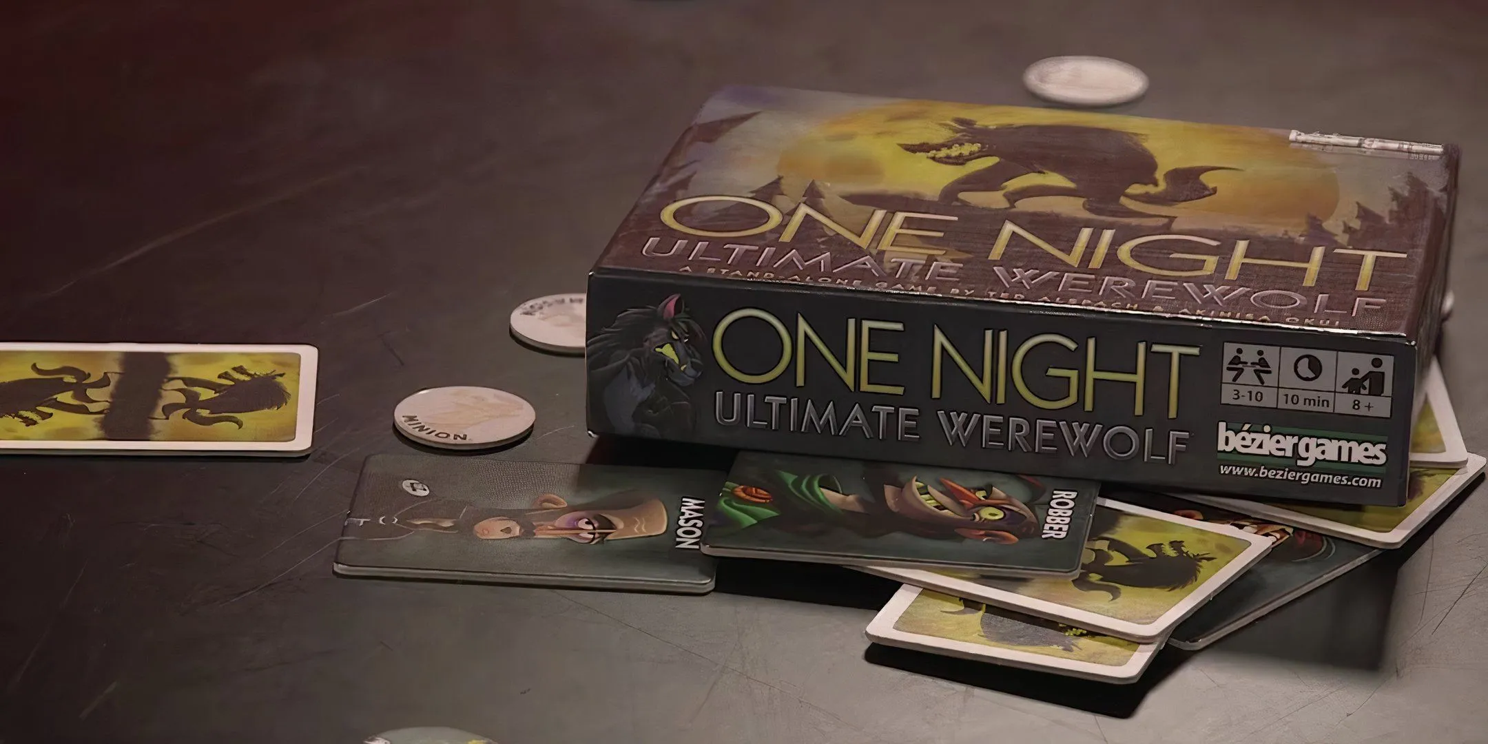 Hình ảnh cận cảnh các lá bài nhân vật trong game One Night: Ultimate Werewolf.