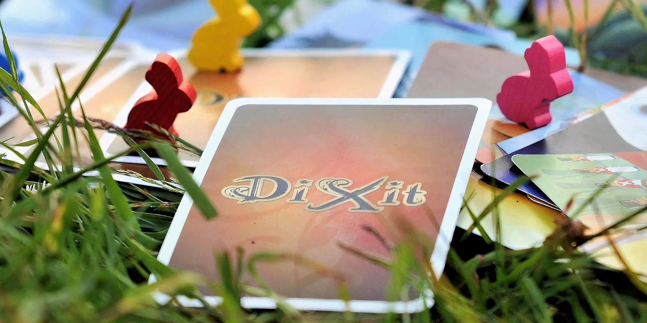 Một lá bài minh họa nghệ thuật trong game Dixit với hình ảnh độc đáo, gợi nhiều liên tưởng.