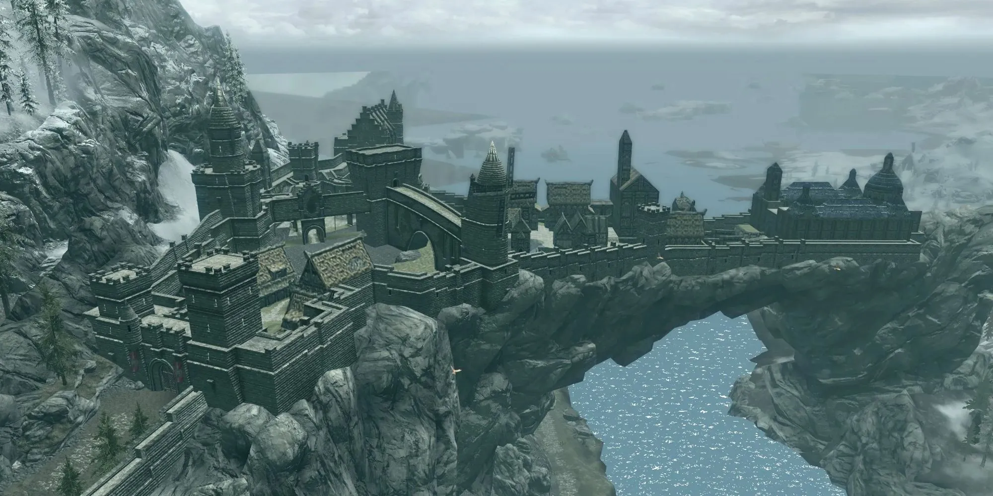 Người chơi nhìn ngắm thành phố Solitude từ trên cao trong Skyrim