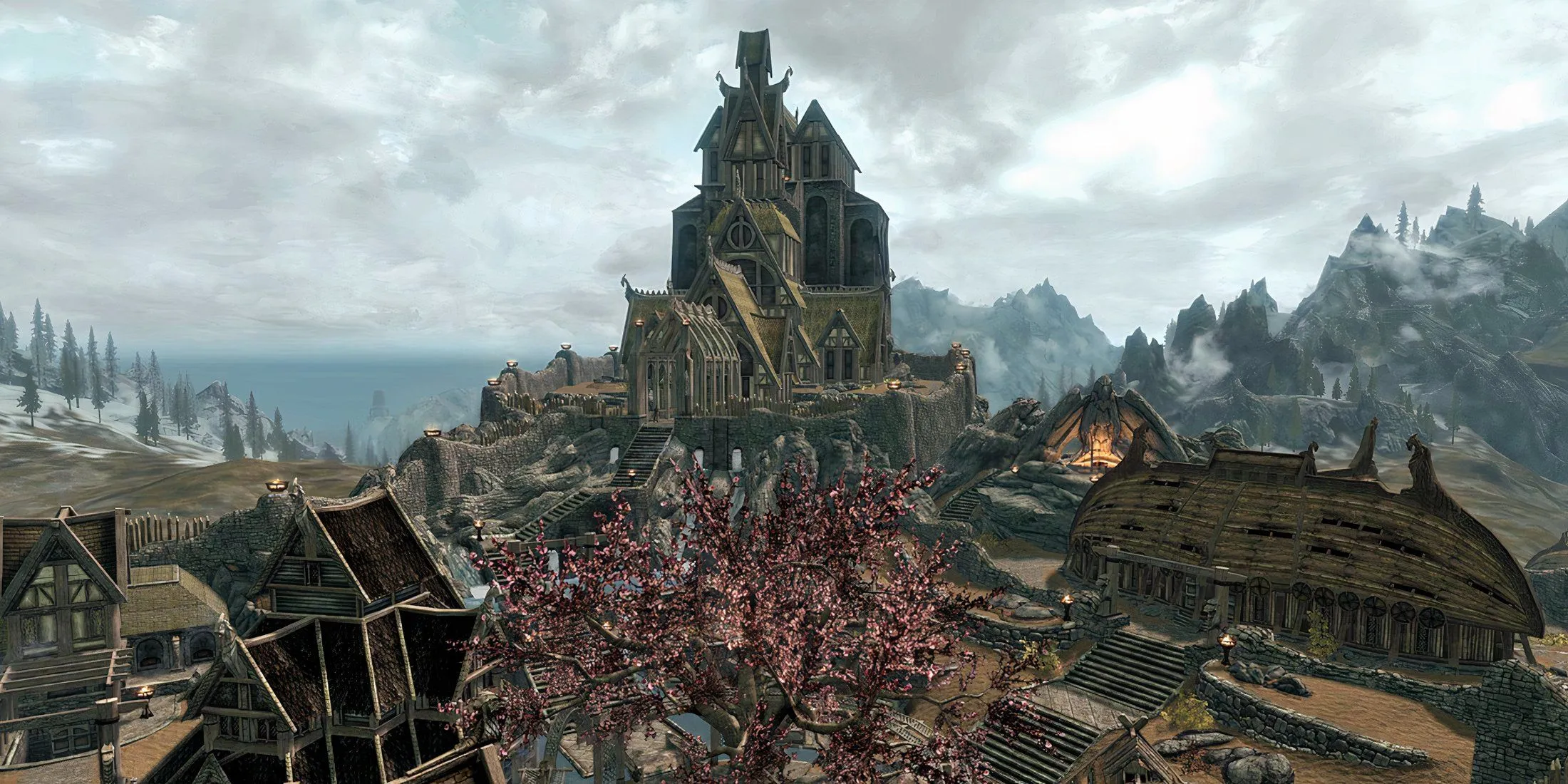 Người chơi nhìn ra khu vực Cloud District của Whiterun trong Skyrim