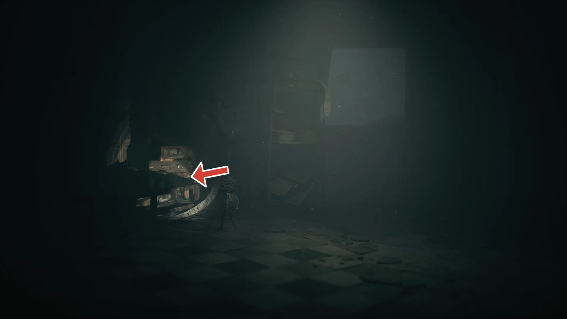 Ghost #3 ở góc sau trái phòng vừa mở sau khi đánh chuông trong Little Nightmares 3