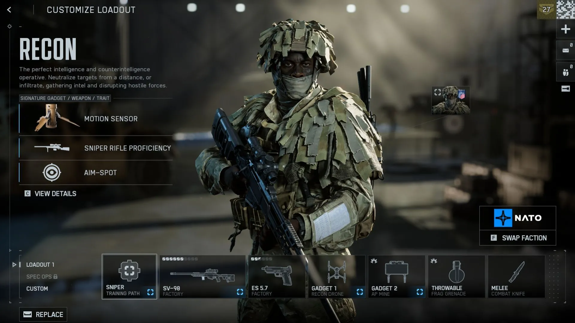 Recon/sniper quan sát bản đồ, dùng ống ngắm và drone để spot mục tiêu